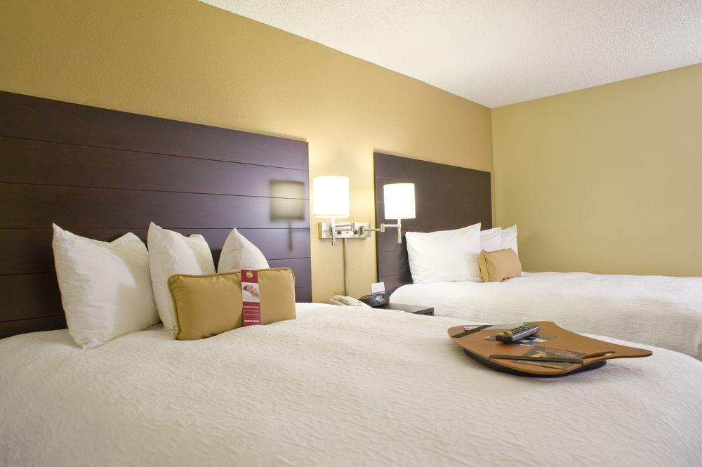Hampton Inn Starkville Kültér fotó