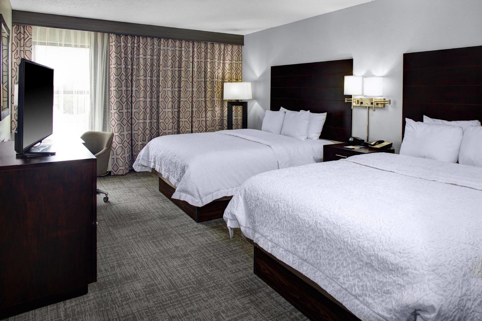 Hampton Inn Starkville Kültér fotó