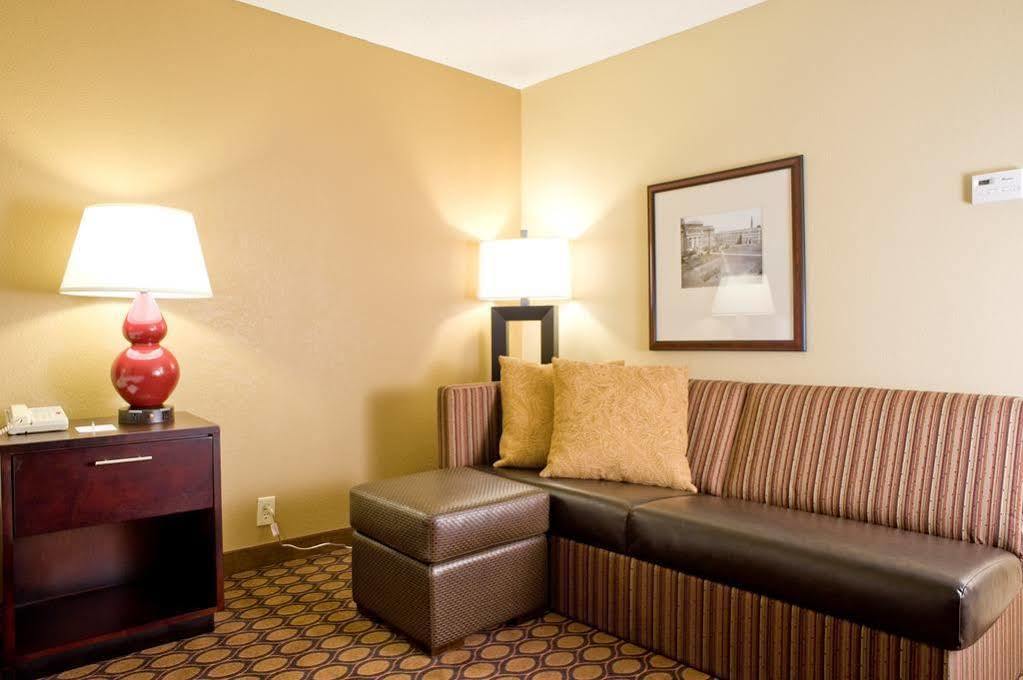Hampton Inn Starkville Kültér fotó